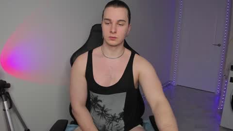 Snapshot of vincent__strong chatting on 3, 2, 2025 Vincent Strong online show from 3, 2, 2025