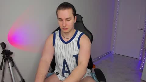 Snapshot of vincent__strong chatting on 7, 2, 2025 Vincent Strong online show from 7, 2, 2025