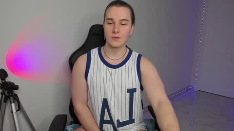 Snapshot of vincent__strong chatting on 8, 2, 2025 Vincent Strong online show from 8, 2, 2025