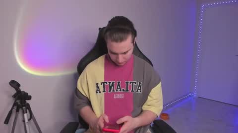 Snapshot of vincent__strong chatting on 13, 2, 2025 Vincent Strong online show from 13, 2, 2025