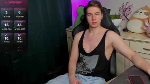 Snapshot of vincent__strong chatting on 17, 9, 2025 Vincent Strong online show from 17, 9, 2025