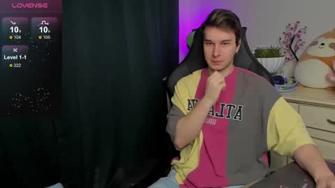 Snapshot of vincent__strong chatting on 20, 9, 2025 Vincent Strong online show from 20, 9, 2025