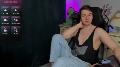 Snapshot of vincent__strong chatting on 11, 10, 2025 Vincent Strong online show from 11, 10, 2025