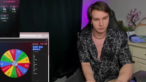 Snapshot of vincent__strong chatting on 24, 10, 2025 Vincent Strong online show from 24, 10, 2025