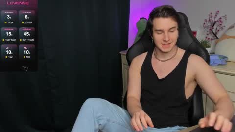 Snapshot of vincent__strong chatting on 2, 11, 2025 Vincent Strong online show from 2, 11, 2025