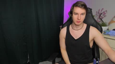 Snapshot of vincent__strong chatting on 5, 11, 2025 Vincent Strong online show from 5, 11, 2025