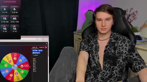 Snapshot of vincent__strong chatting on 8, 11, 2025 Vincent Strong online show from 8, 11, 2025