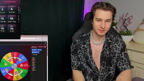 Snapshot of vincent__strong chatting on 16, 11, 2025 Vincent Strong online show from 16, 11, 2025