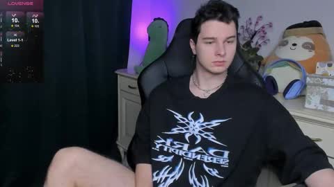 Snapshot of vincent__strong chatting on 21, 12, 2025 Vincent Strong online show from 21, 12, 2025