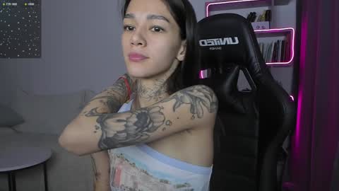 Snapshot of vinkitinkii chatting on 3, 12, 2024 vinkitinkii online show from 3, 12, 2024