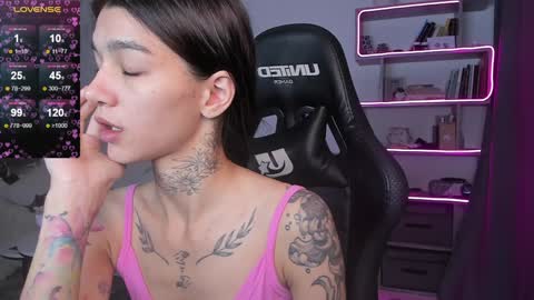 Snapshot of vinkitinkii chatting on 29, 12, 2024 vinkitinkii online show from 29, 12, 2024