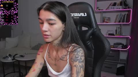 Snapshot of vinkitinkii chatting on 19, 1, 2025 vinkitinkii online show from 19, 1, 2025