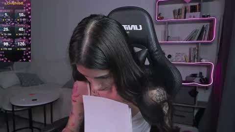 Snapshot of vinkitinkii chatting on 5, 3, 2025 vinkitinkii online show from 5, 3, 2025