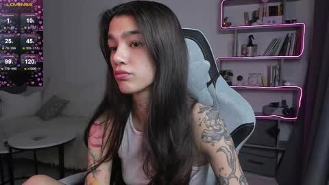 Snapshot of vinkitinkii chatting on 8, 3, 2025 vinkitinkii online show from 8, 3, 2025