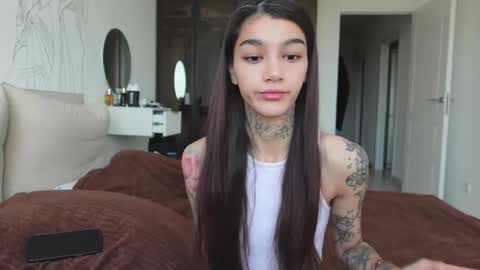 Snapshot of vinkitinkii chatting on 19, 10, 2025 vinkitinkii online show from 19, 10, 2025