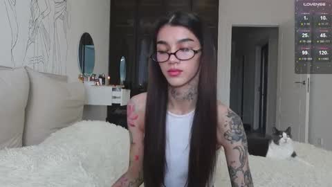 Snapshot of vinkitinkii chatting on 8, 11, 2025 vinkitinkii online show from 8, 11, 2025