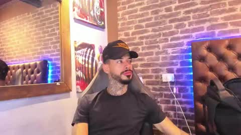 Snapshot of vinzenzrizzo chatting on 20, 10, 2025 ---Vinzen--- online show from 20, 10, 2025