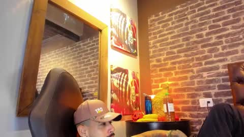 Snapshot of vinzenzrizzo chatting on 25, 10, 2025 ---Vinzen--- online show from 25, 10, 2025