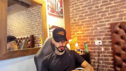 Snapshot of vinzenzrizzo chatting on 27, 10, 2025 ---Vinzen--- online show from 27, 10, 2025