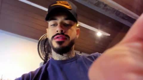 Snapshot of vinzenzrizzo chatting on 28, 10, 2025 ---Vinzen--- online show from 28, 10, 2025