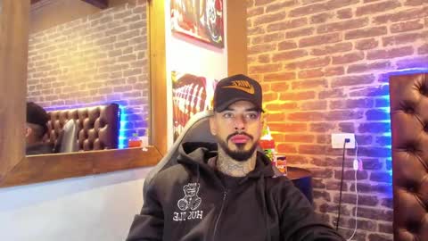 Snapshot of vinzenzrizzo chatting on 5, 11, 2025 ---Vinzen--- online show from 5, 11, 2025