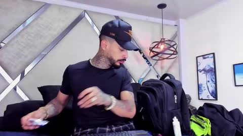 Snapshot of vinzenzrizzo chatting on 10, 11, 2025 ---Vinzen--- online show from 10, 11, 2025