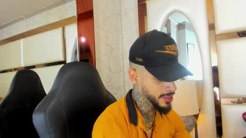 Snapshot of vinzenzrizzo chatting on 26, 11, 2025 ---Vinzen--- online show from 26, 11, 2025