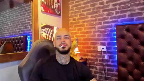 Snapshot of vinzenzrizzo chatting on 16, 12, 2025 ---Vinzen--- online show from 16, 12, 2025