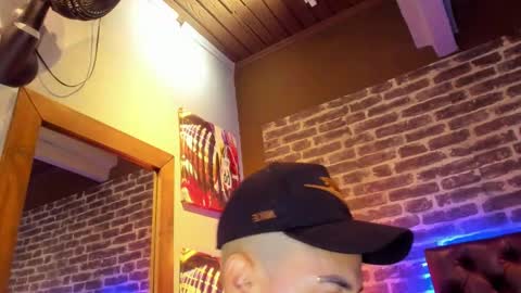 Snapshot of vinzenzrizzo chatting on 23, 12, 2025 ---Vinzen--- online show from 23, 12, 2025