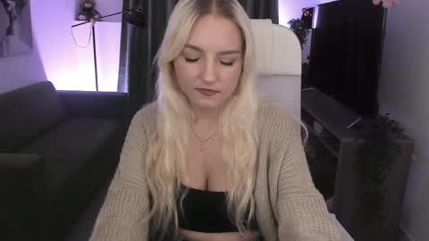 Snapshot of violamore chatting on 4, 4, 2026 violamore online show from 4, 4, 2026