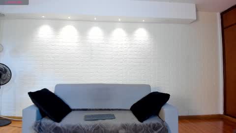 Violett  Everyday From 0530 to 1430 Col Time online show from 14, 1, 2025