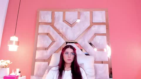 Snapshot of violet22smith chatting on 21, 4, 2026 KARLA GAEZ online show from 21, 4, 2026