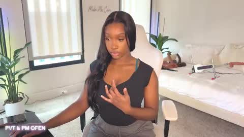 Snapshot of violet6xft chatting on 24, 1, 2025 Fantasy Black Girl online show from 24, 1, 2025