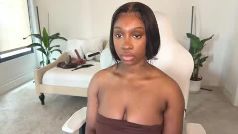 Snapshot of violet6xft chatting on 11, 2, 2025 Fantasy Black Girl online show from 11, 2, 2025