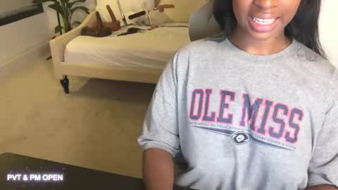 Snapshot of violet6xft chatting on 13, 2, 2025 Fantasy Black Girl online show from 13, 2, 2025