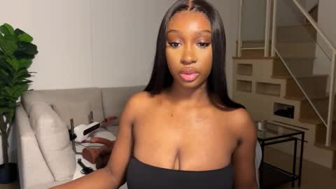 Snapshot of violet6xft chatting on 20, 10, 2025 Fantasy Black Girl online show from 20, 10, 2025