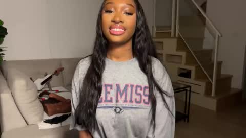 Snapshot of violet6xft chatting on 7, 11, 2025 Fantasy Black Girl online show from 7, 11, 2025