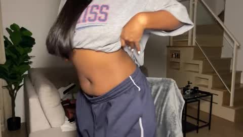 Snapshot of violet6xft chatting on 17, 11, 2025 Fantasy Black Girl online show from 17, 11, 2025