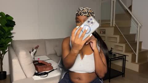 Snapshot of violet6xft chatting on 19, 11, 2025 Fantasy Black Girl online show from 19, 11, 2025