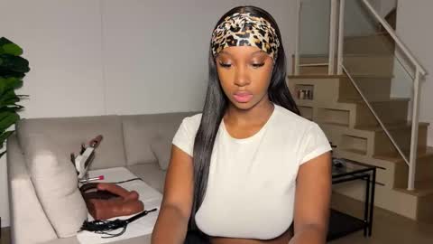 Snapshot of violet6xft chatting on 20, 11, 2025 Fantasy Black Girl online show from 20, 11, 2025