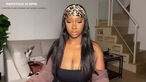 Snapshot of violet6xft chatting on 21, 11, 2025 Fantasy Black Girl online show from 21, 11, 2025
