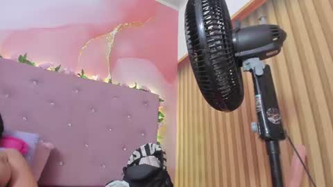 Snapshot of violet__taylor_ chatting on 18, 6, 2026 violet__taylor_ online show from 18, 6, 2026
