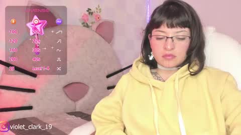 Snapshot of violet_bennett_ chatting on 4, 3, 2025 Violet online show from 4, 3, 2025