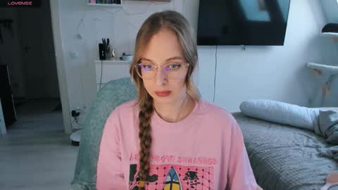 Violet online show from 16, 2, 2026