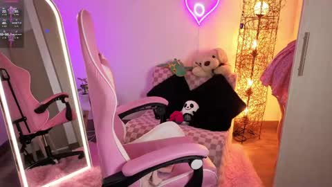 Snapshot of violet_ch chatting on 2, 7, 2026 violet online show from 2, 7, 2026
