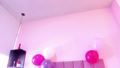 Snapshot of violet_myerrs chatting on 7, 11, 2025 violet online show from 7, 11, 2025