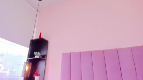 Snapshot of violet_myerrs chatting on 12, 11, 2025 violet online show from 12, 11, 2025