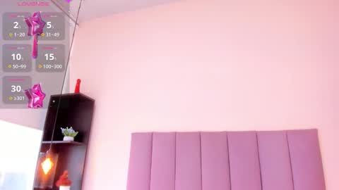 Snapshot of violet_myerrs chatting on 19, 11, 2025 violet online show from 19, 11, 2025