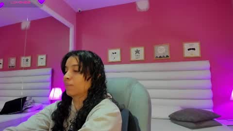 Snapshot of violet_sinclair chatting on 12, 6, 2026 violet_sinclair online show from 12, 6, 2026