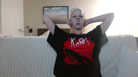 violet_winter97 online show from 5, 11, 2025